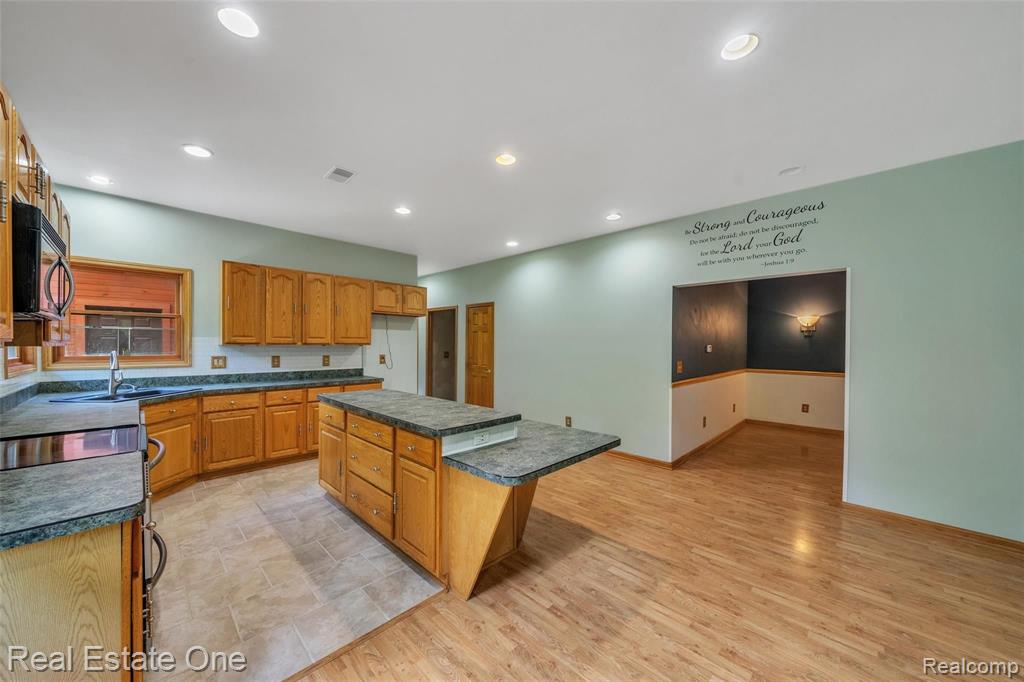3415 Rafferty Drive Howell, MI 48843 - Photo 14 of 59