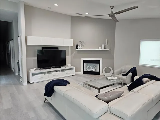 $4,500 | 3503 Avenida Madera, Unit B, Bradenton, FL 34210