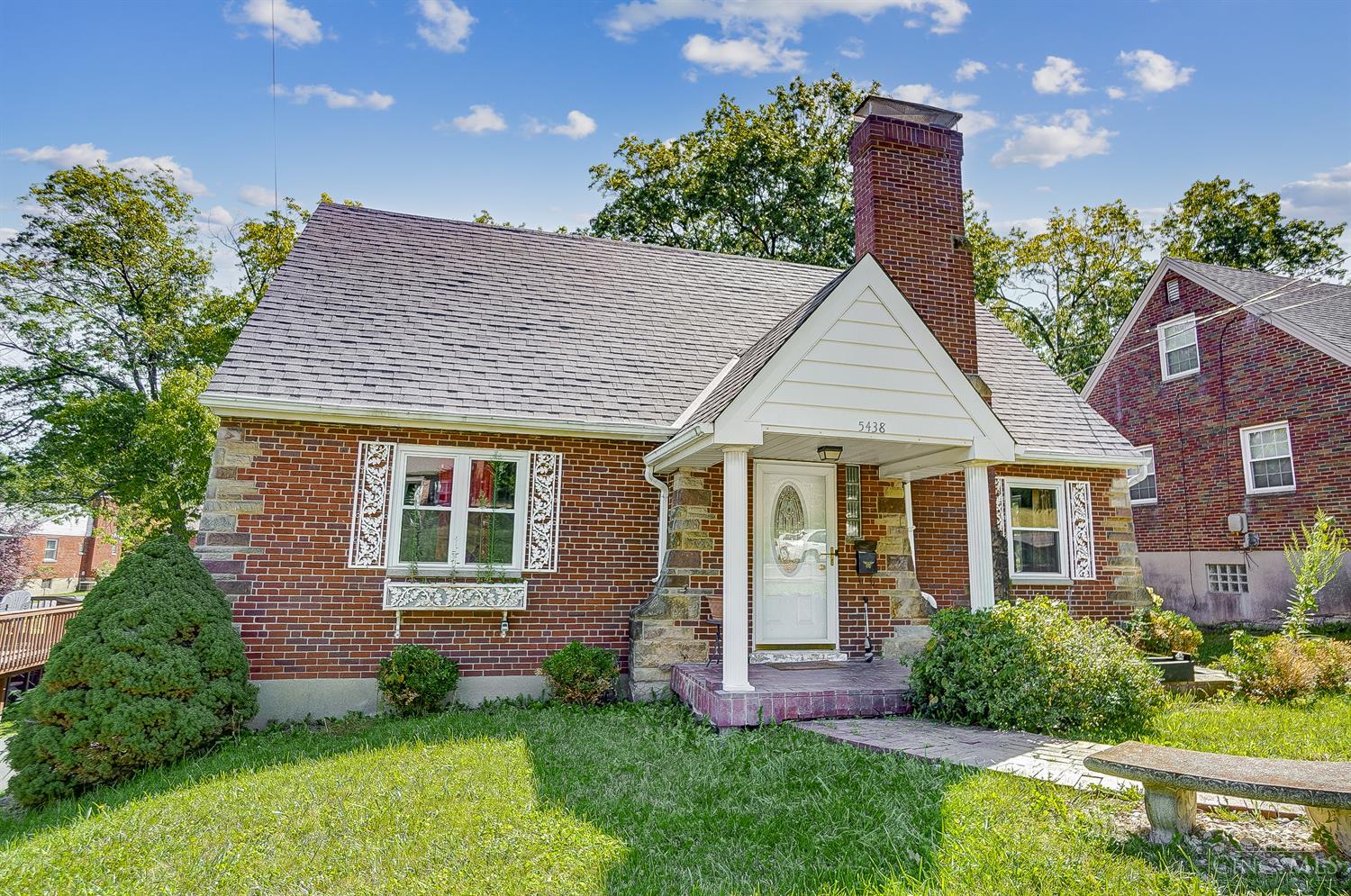 5438 Vogel Road Cincinnati, OH 45239 - Photo 3 of 36
