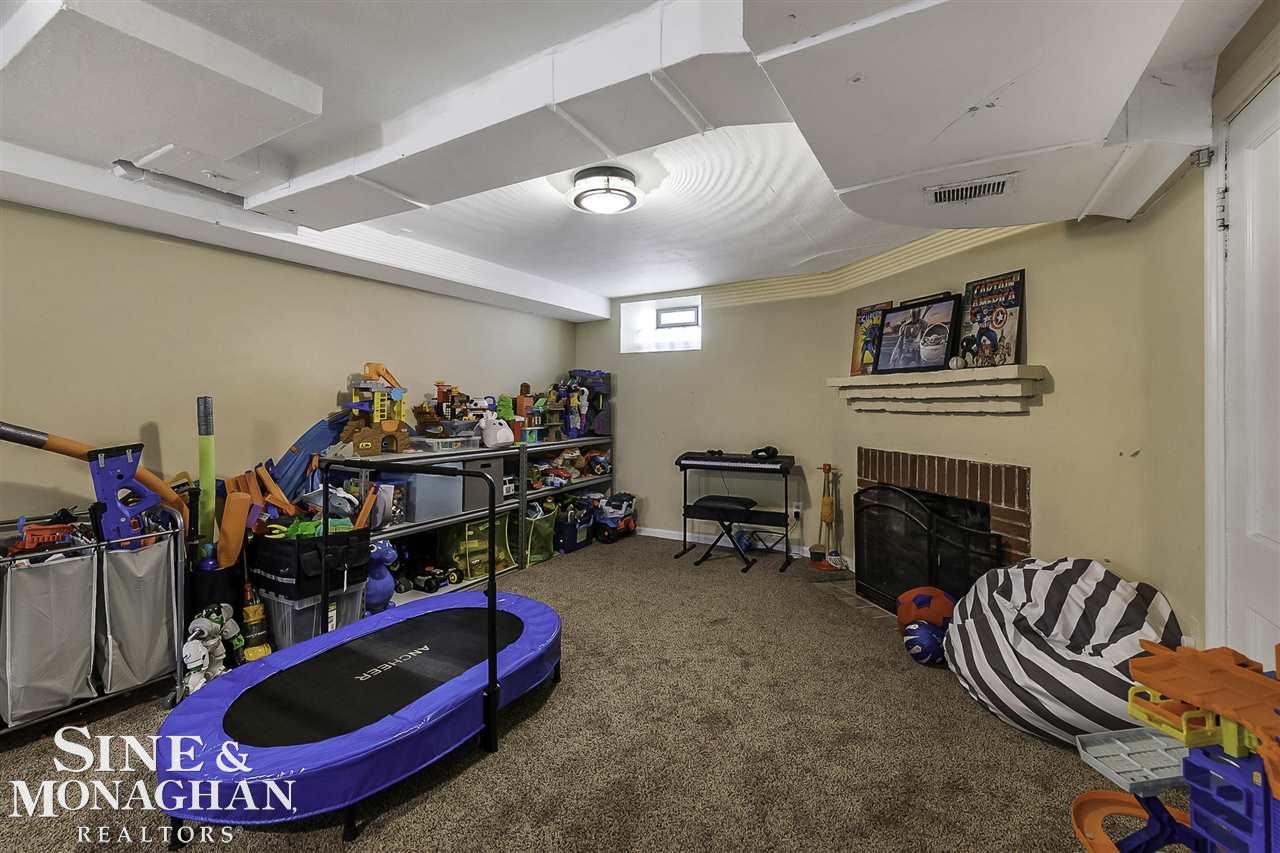 468 Fisher Road Grosse Pointe, MI 48230 - Photo 25 of 36 50078805-24.JPG