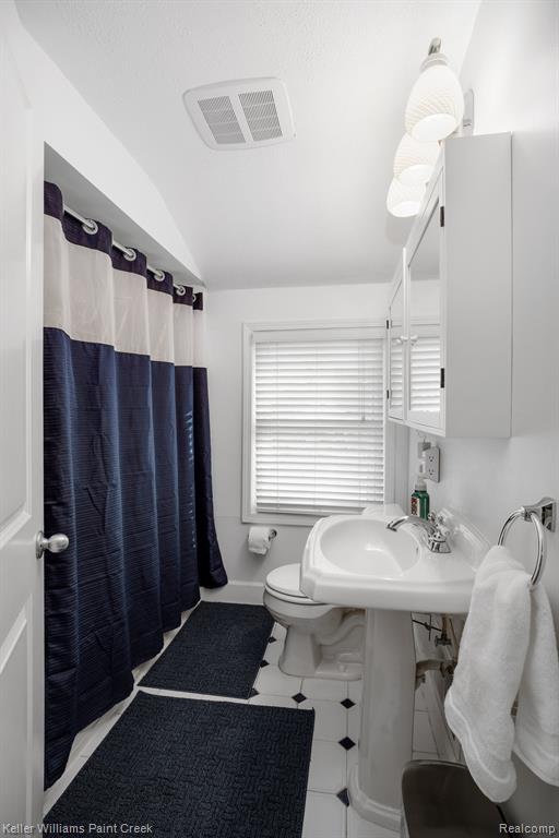 1520 Hampton Road Grosse Pointe Woods, MI 48236 - Photo 23 of 34