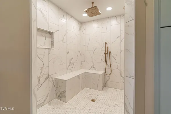 $995,000 | 469 Winterham Drive, Abingdon, VA 24211