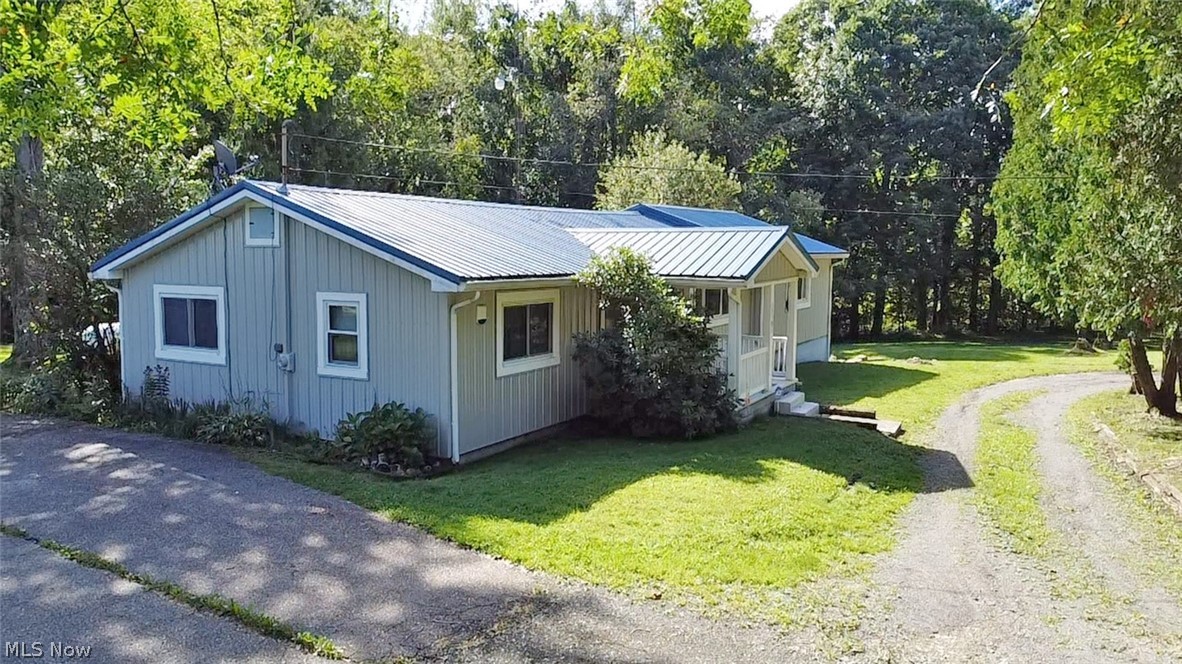 10182 Andora Road Northeast East Rochester, OH 44625 - Photo 5 of 35 Gallery Image 5