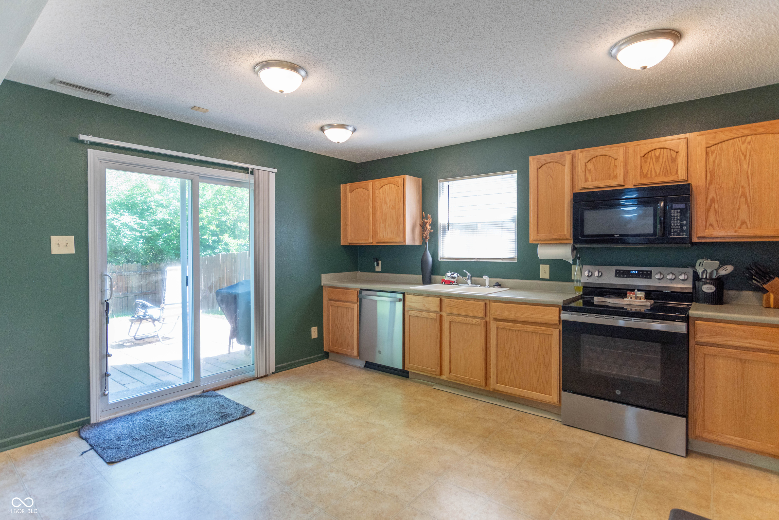 8848 Hosta Way Camby, IN 46113 - Photo 14 of 34
