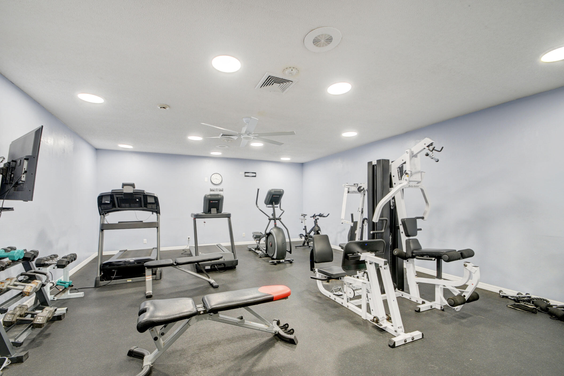 3540 South Ocean Boulevard, Unit 608 South Palm Beach, FL 33480 - Photo 21 of 35 a view of a room with gym equipment