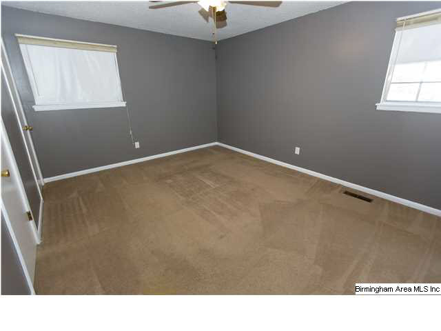 556 Overhill Road Pelham, AL 35124 - Photo 2 of 31