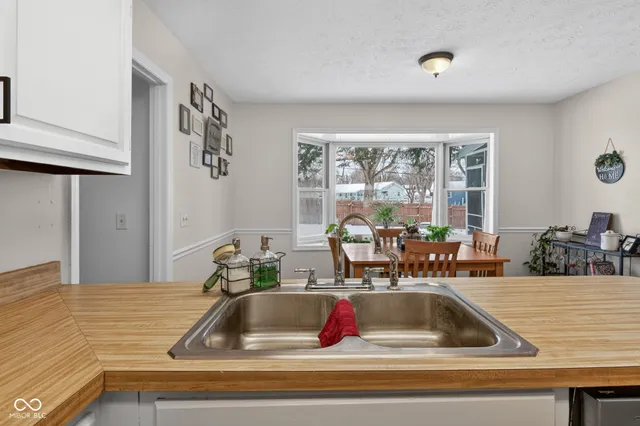 $299,900 | 1312 West Country Club Road, Connersville, IN 47331