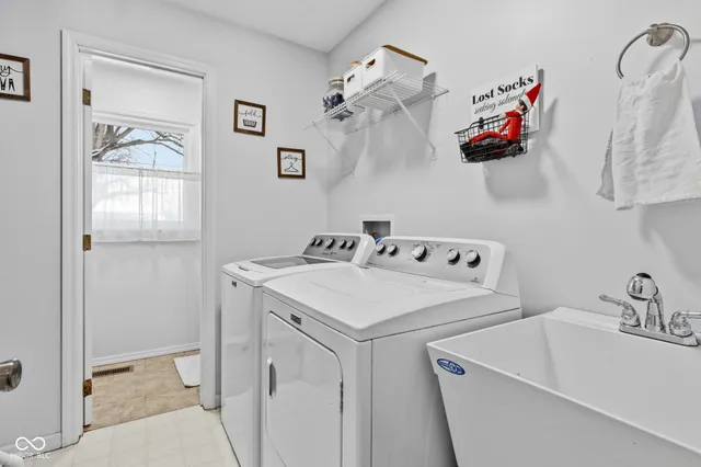 $299,900 | 1312 West Country Club Road, Connersville, IN 47331