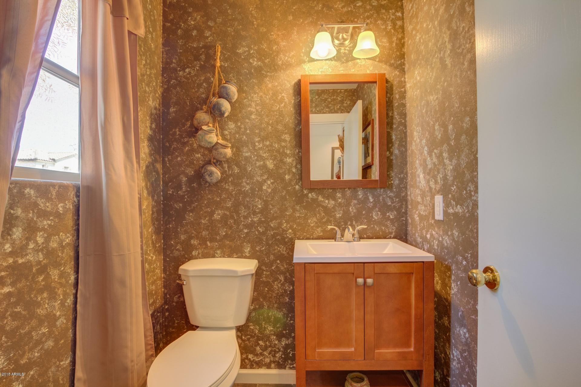 6331 West Beverly Road Laveen, AZ 85339 - Photo 11 of 20 Half Bathroom