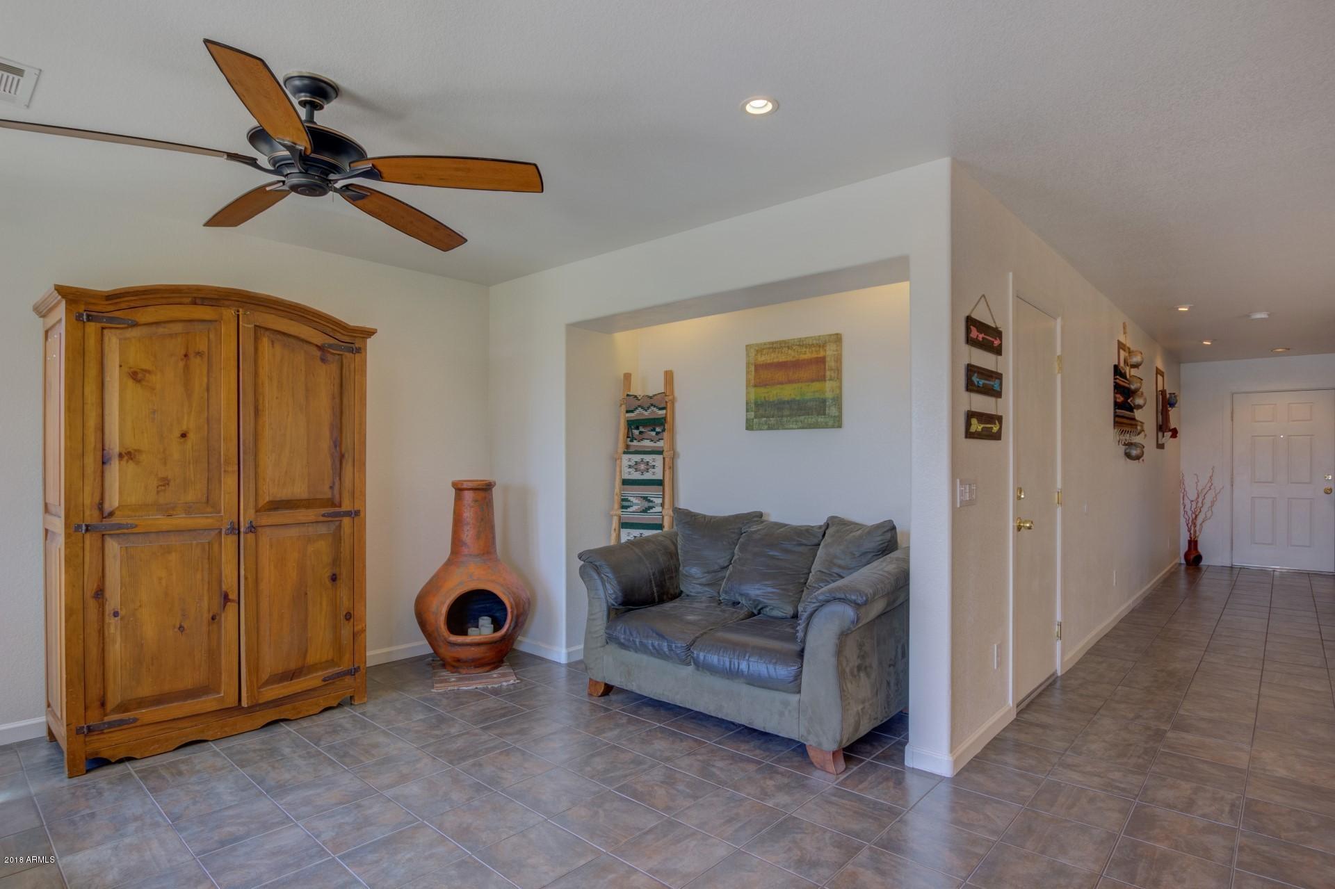 6331 West Beverly Road Laveen, AZ 85339 - Photo 8 of 20 Living Room