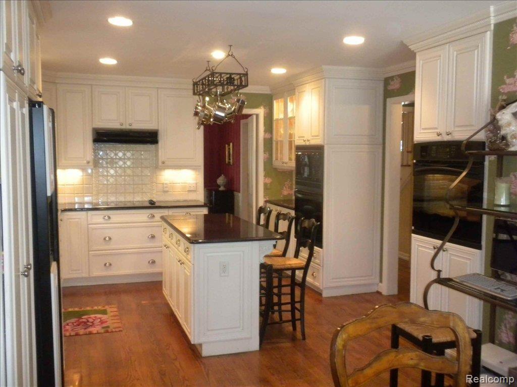 84 Handy Road Grosse Pointe, MI 48236 - Photo 8 of 19 Kitchen 2
