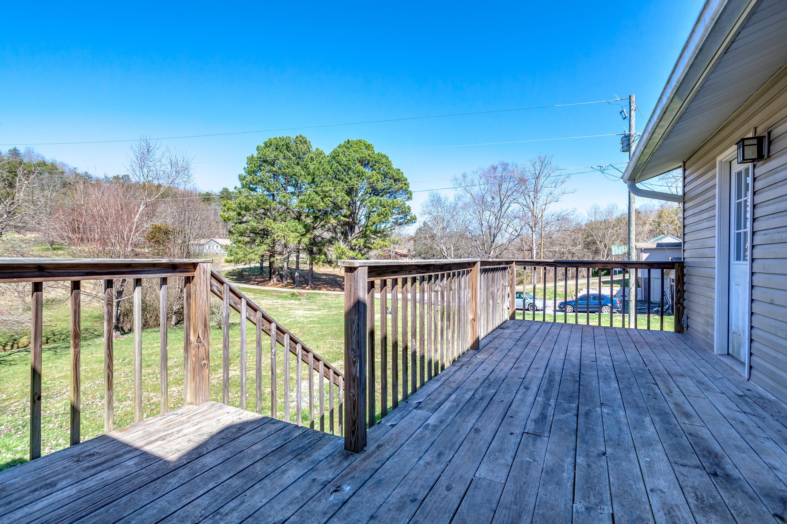 812 Deaderick Road Knoxville, TN 37920 - Photo 3 of 9 006210304-3-812DeaderickRdKnoxvilleTN-SM
