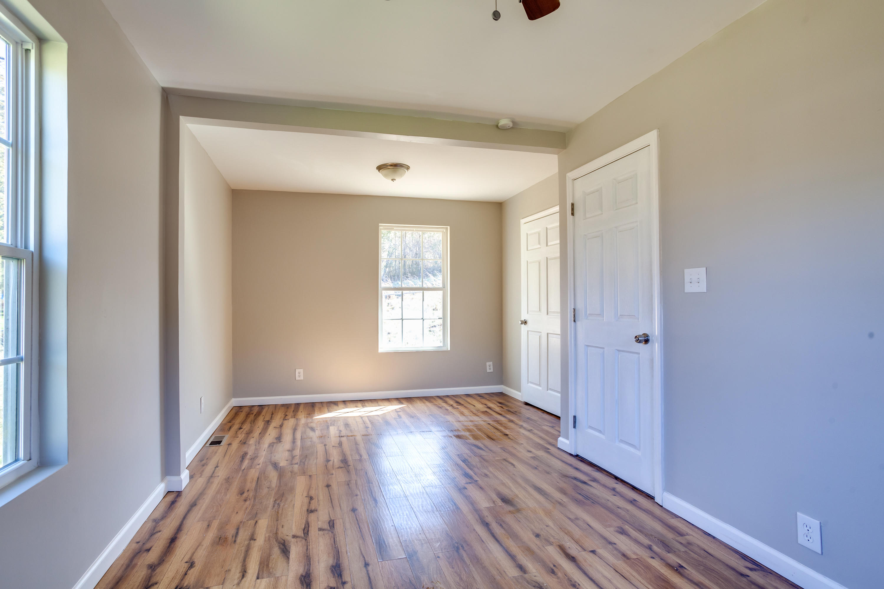 812 Deaderick Road Knoxville, TN 37920 - Photo 6 of 9 020210304-3-812DeaderickRdKnoxvilleTN-SM