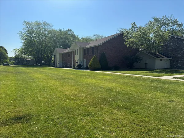 $175,000 | 18 Navajo Court, Unit 18, Coram, NY 11727