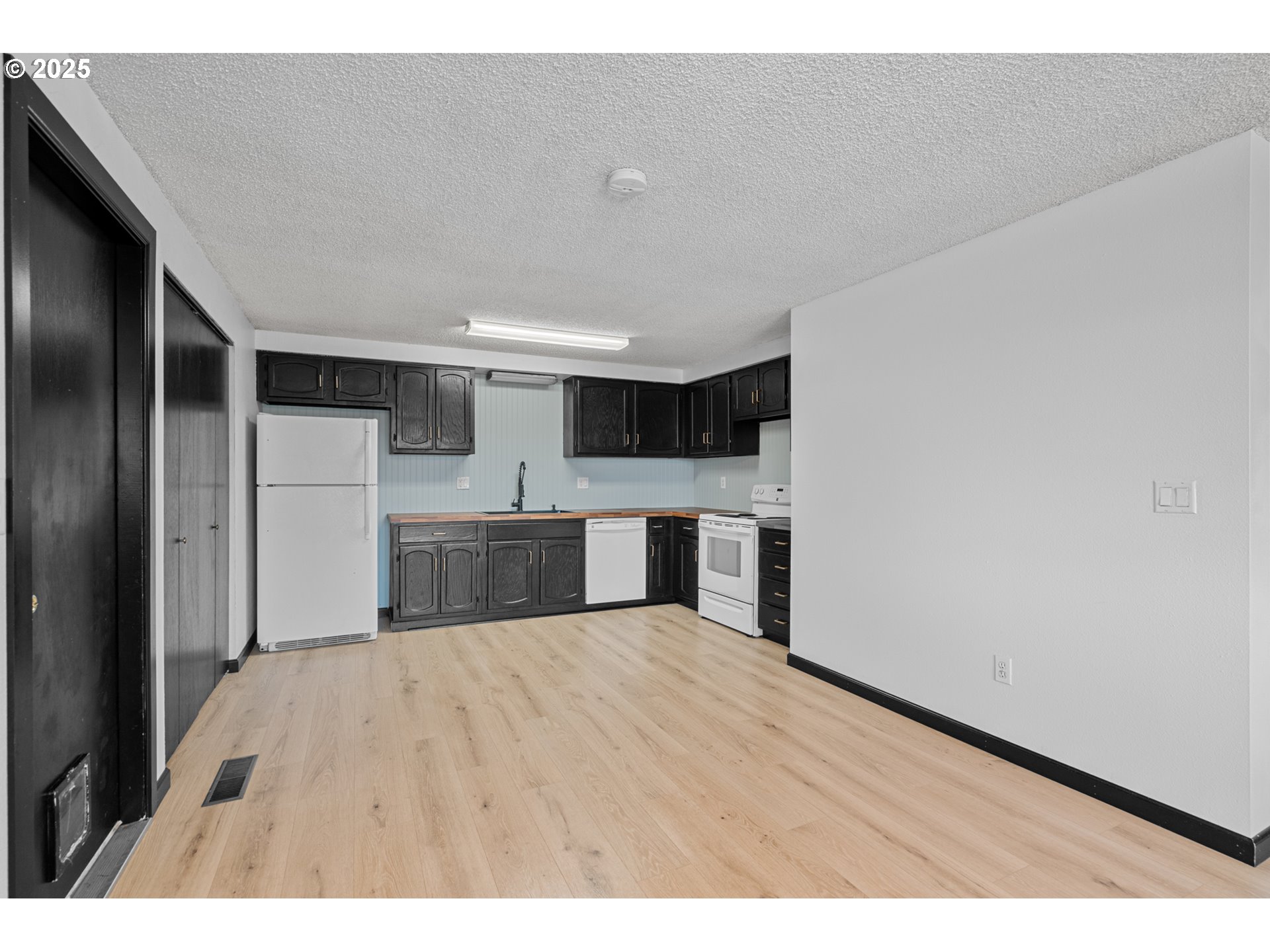 2205 Southwest Perkins Avenue Pendleton, OR 97801 - Photo 11 of 32