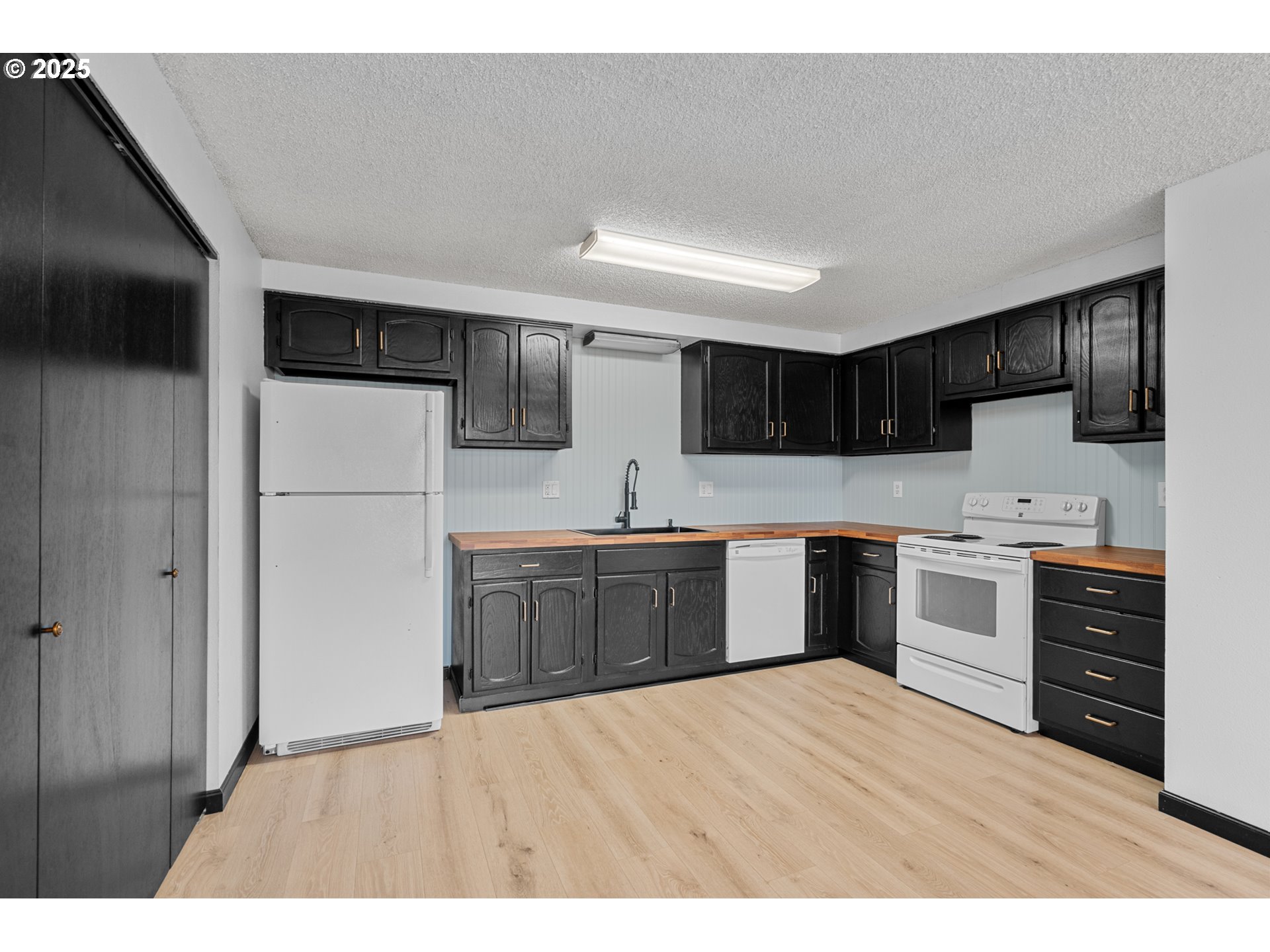 2205 Southwest Perkins Avenue Pendleton, OR 97801 - Photo 12 of 32