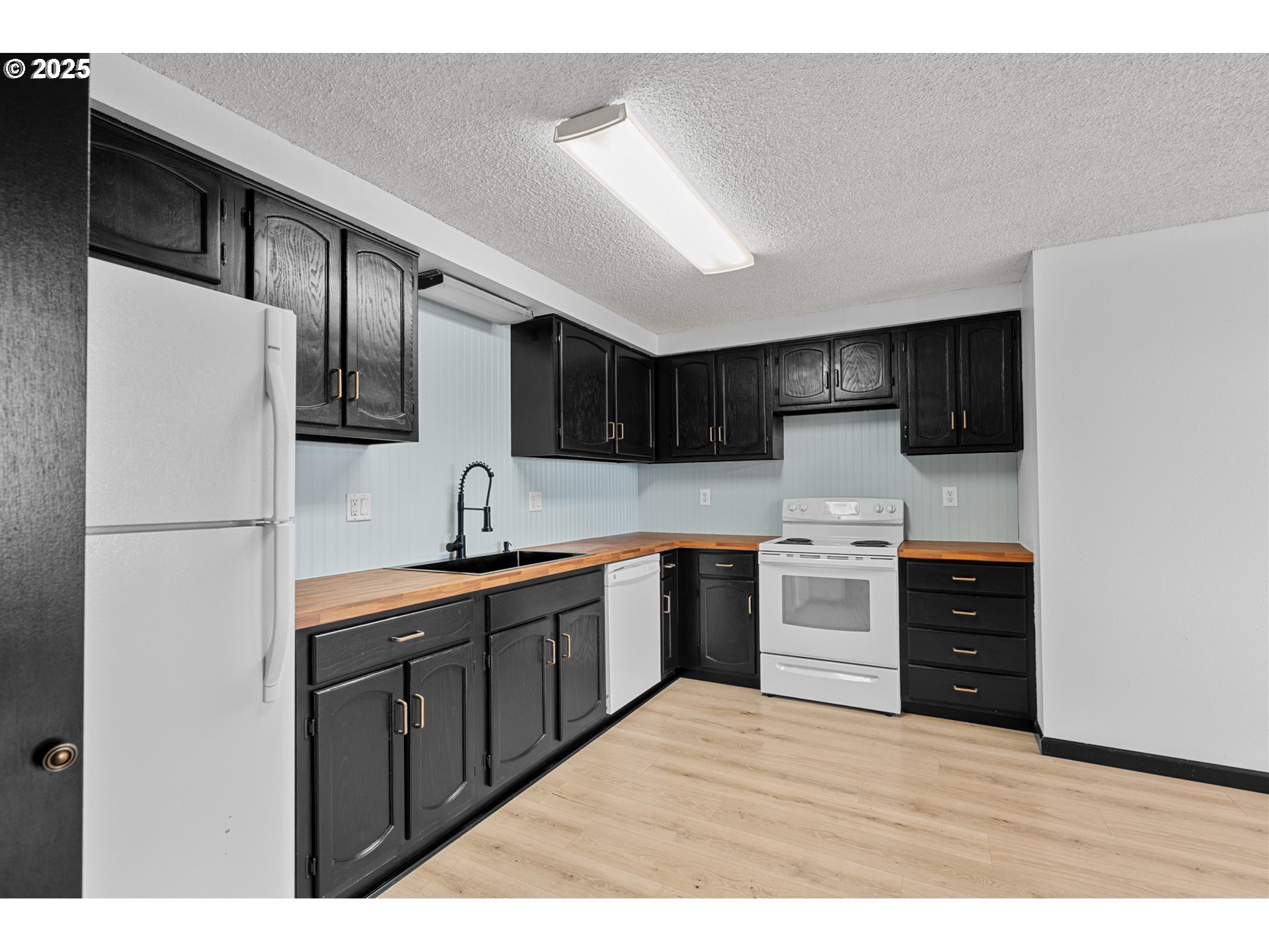 2205 Southwest Perkins Avenue Pendleton, OR 97801 - Photo 15 of 32