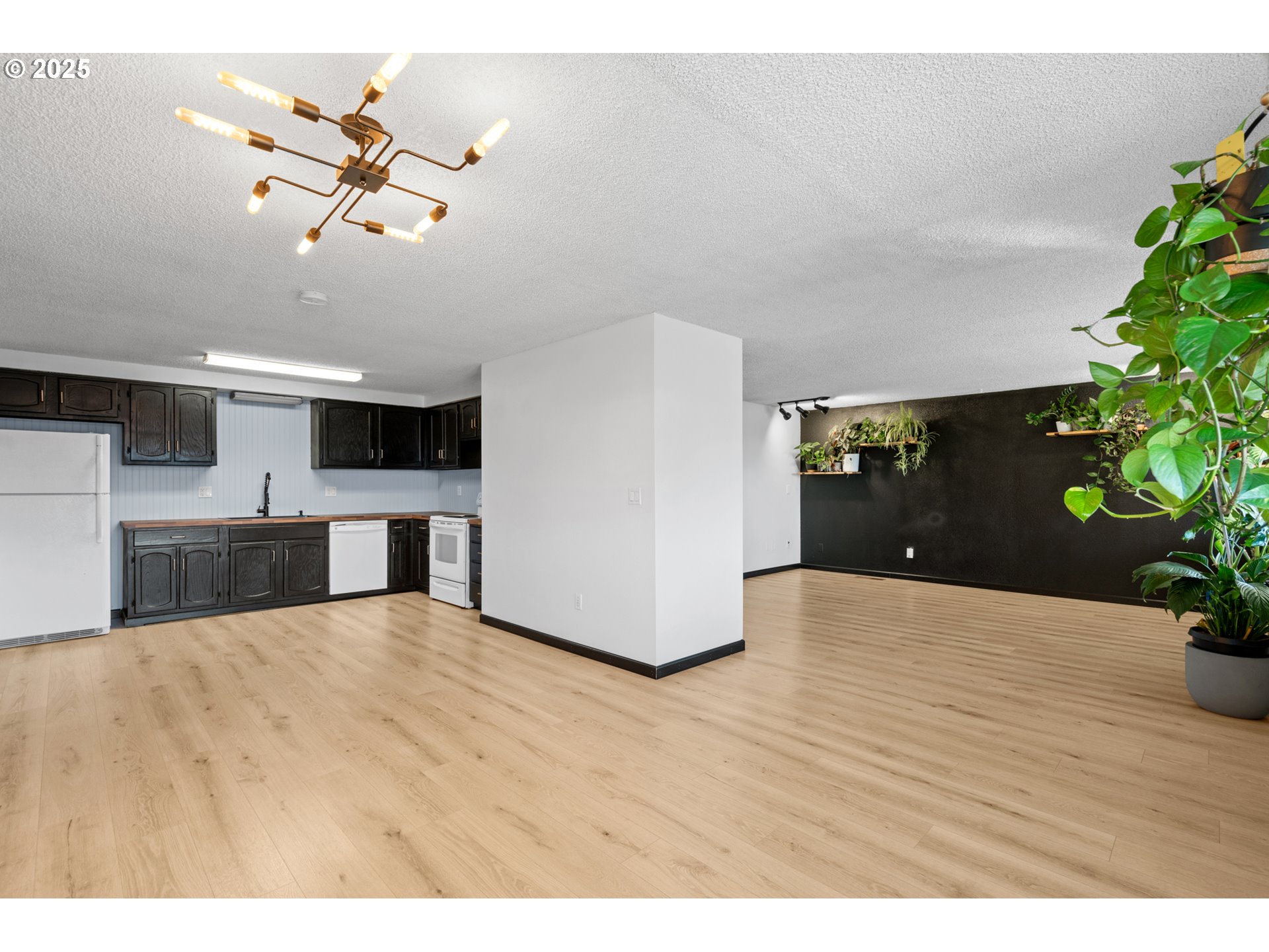 2205 Southwest Perkins Avenue Pendleton, OR 97801 - Photo 9 of 32