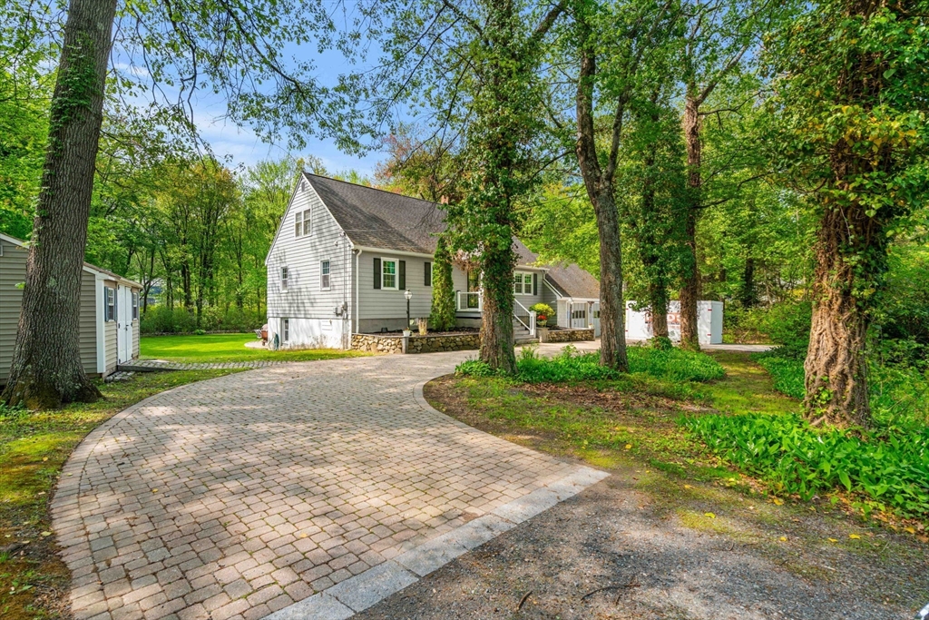 28 Ballardvale Road Andover, MA 01810 - Photo 4 of 33