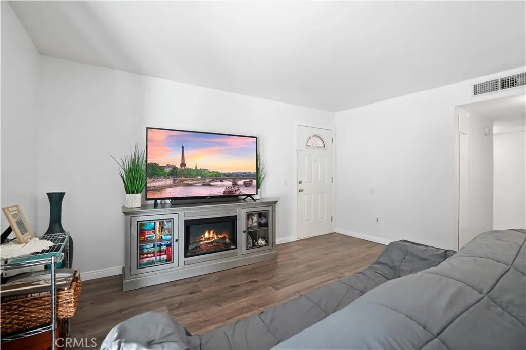 10331 Lindley Avenue Porter Ranch, CA 91326 - Photo 4 of 27