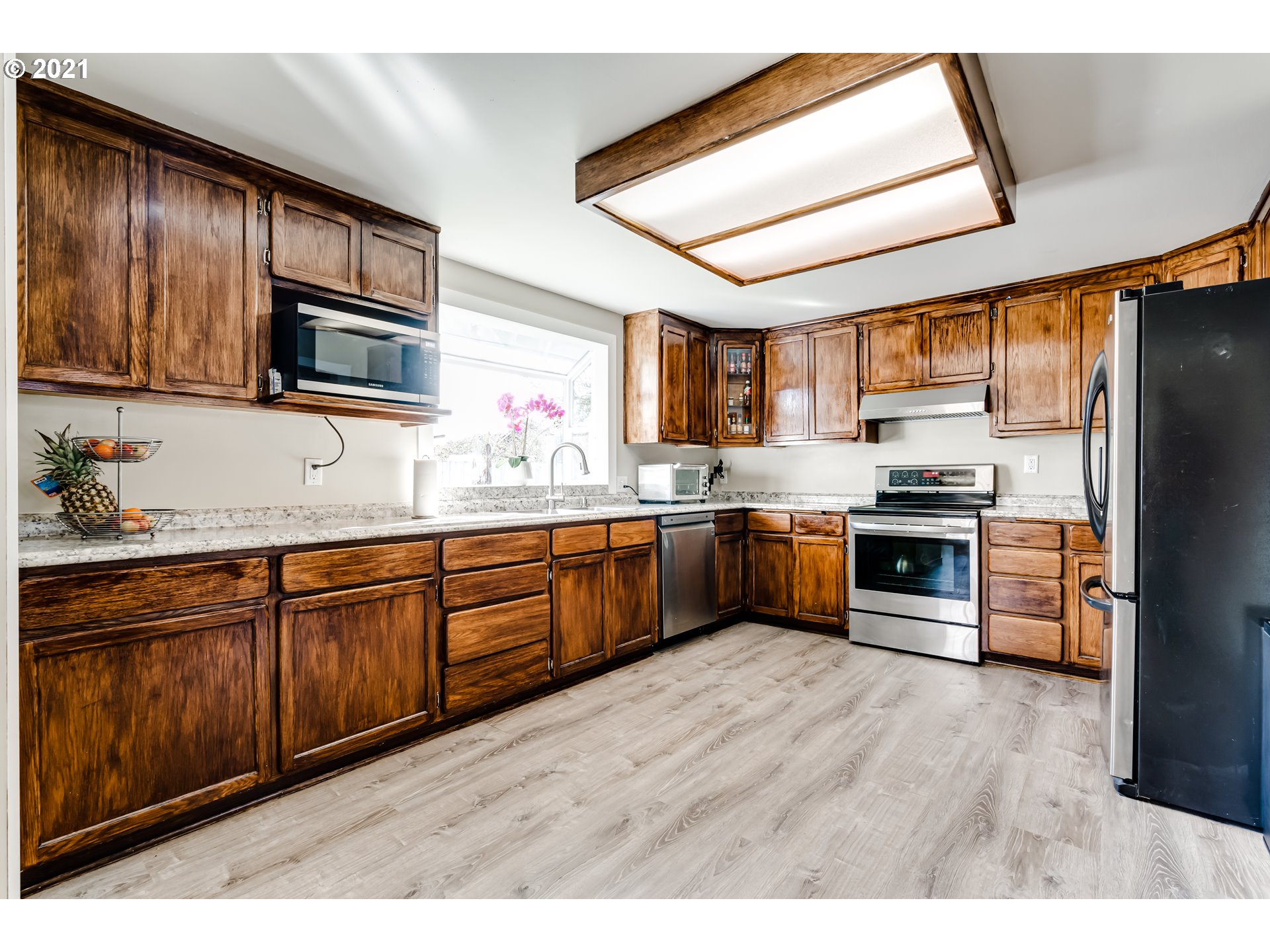 765 26th Place Springfield, OR 97477 - Photo 8 of 17