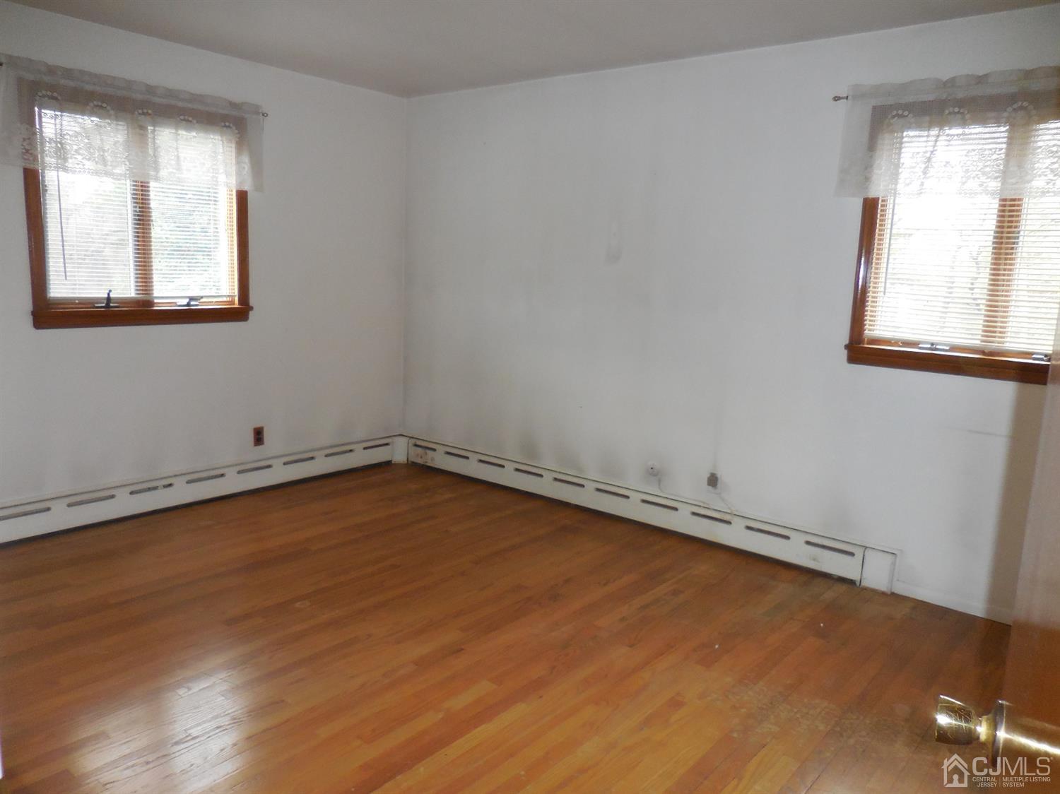 276 Carber Street Bound Brook, NJ 08805 - Photo 21 of 36 an empty room with a window