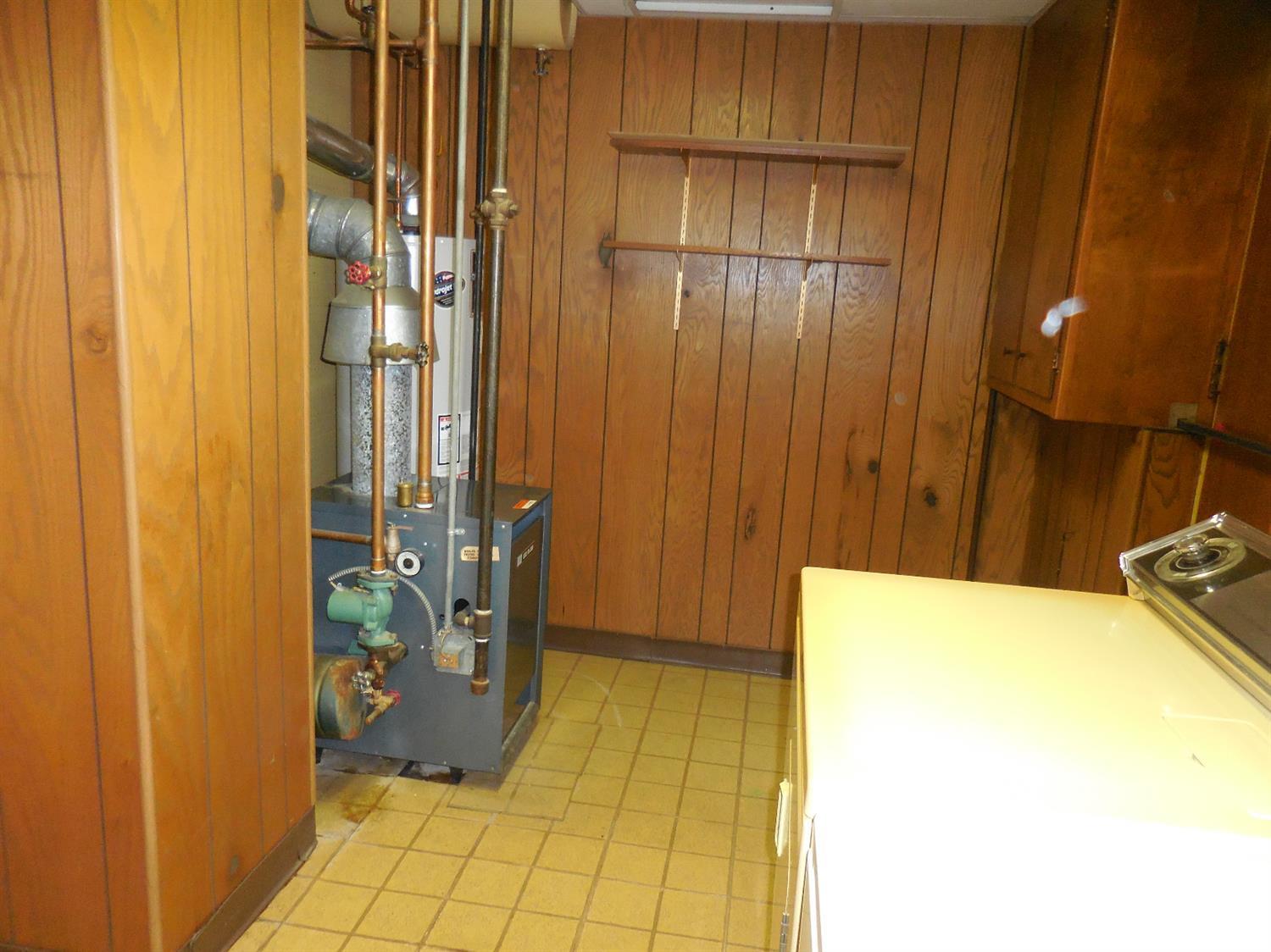 276 Carber Street Bound Brook, NJ 08805 - Photo 30 of 36 a view of a bathroom with a tub