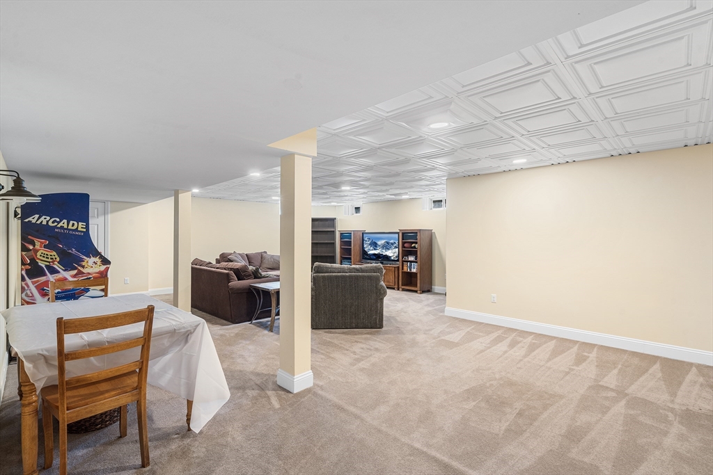 199 Mohawk Path Holliston, MA 01746 - Photo 25 of 35 Gallery Image 25