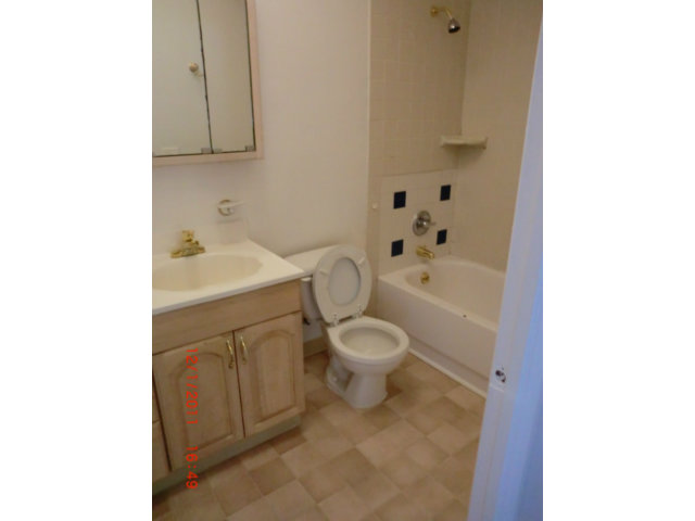 1247 Aspen Drive Pacifica, CA 94044 - Photo 8 of 12 a bathroom with a toilet a sink and bathtub