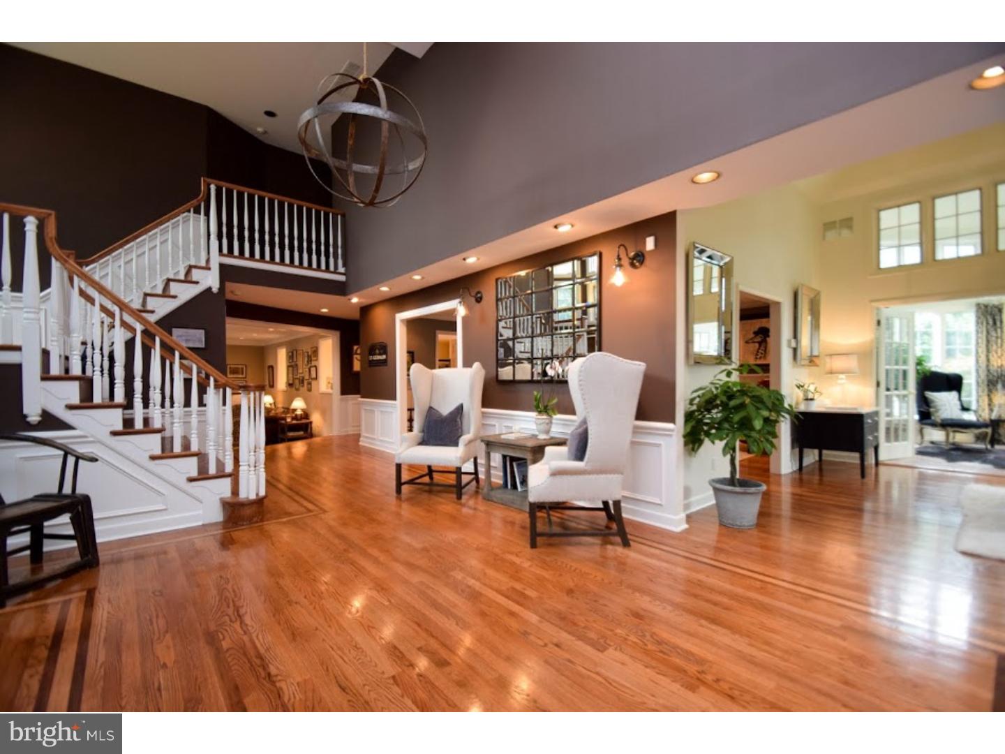 305 Centennial Circle Wilmington, DE 19807 - Photo 2 of 25 Foyer