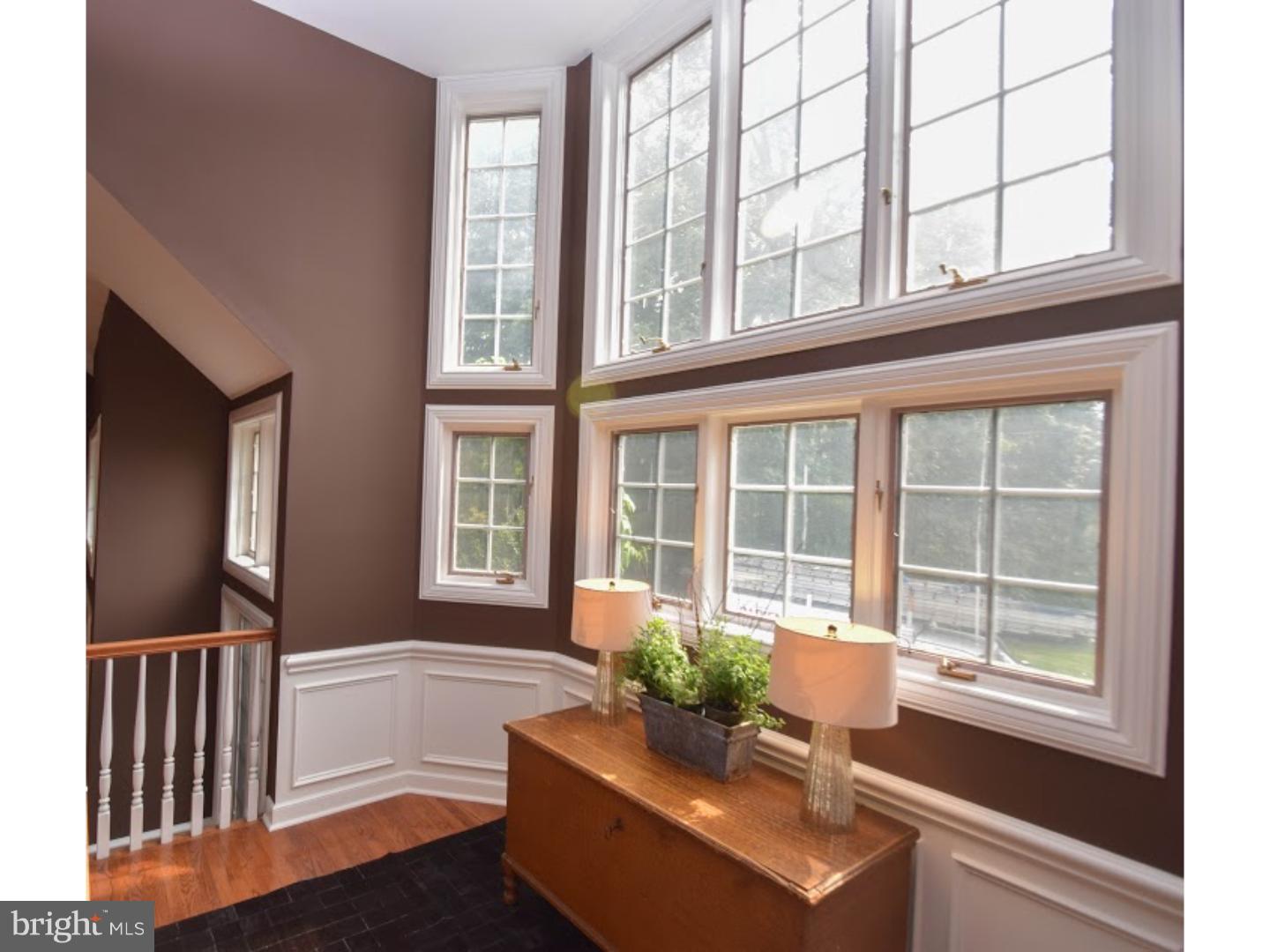 305 Centennial Circle Wilmington, DE 19807 - Photo 3 of 25 Foyer