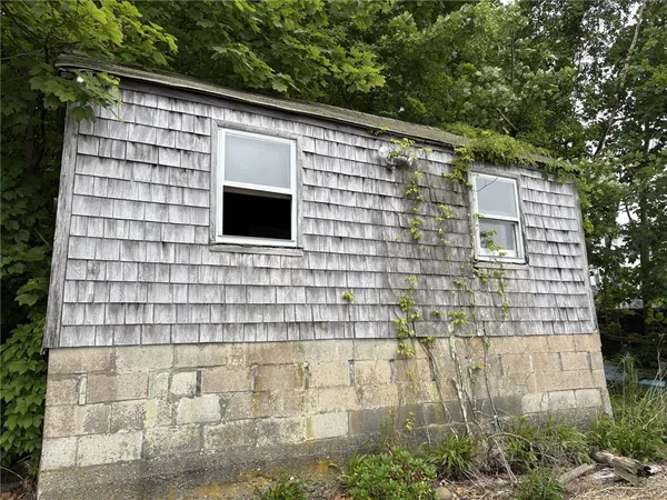 $1,100,000 | 351 County Road, Barrington, RI 02806