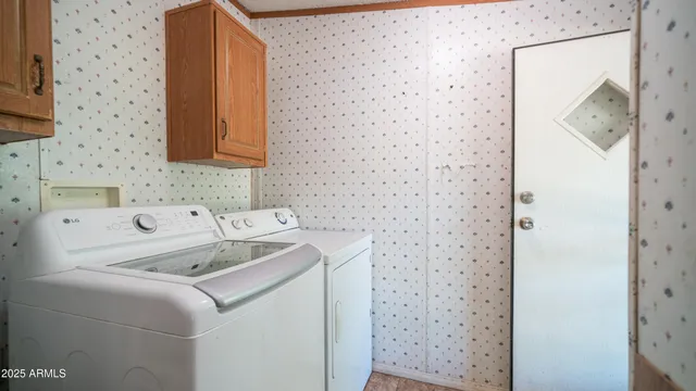 a view of a backyard with pathway