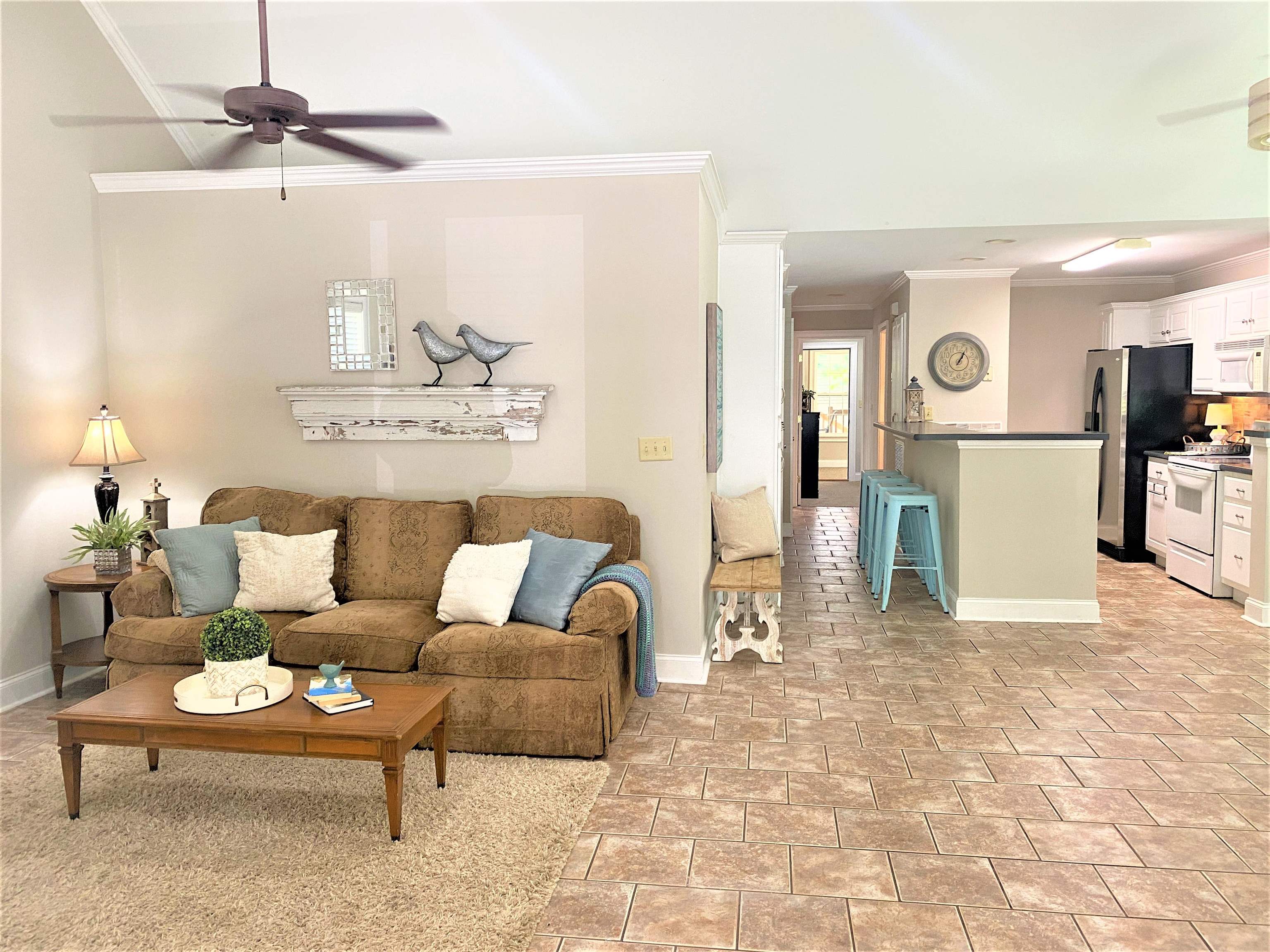 4 Patsy Path Iuka, MS 38852 - Photo 8 of 25 a living room with furniture and a table