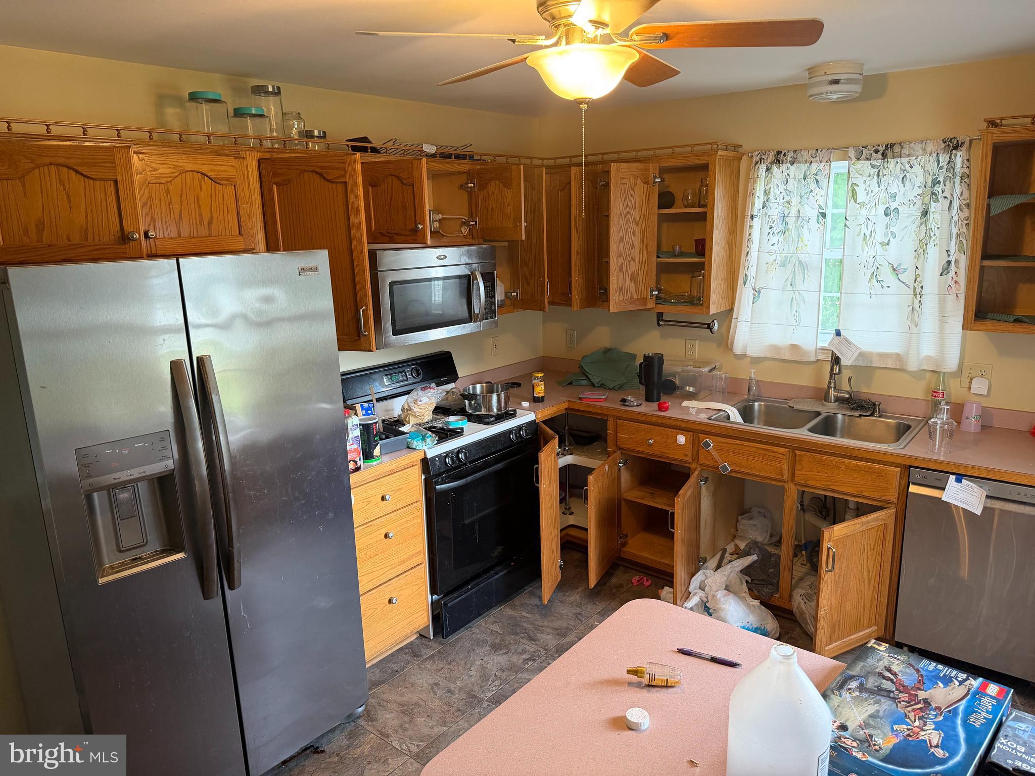 1665 Taylor Drive Hanover, PA 17331 - Photo 4 of 11