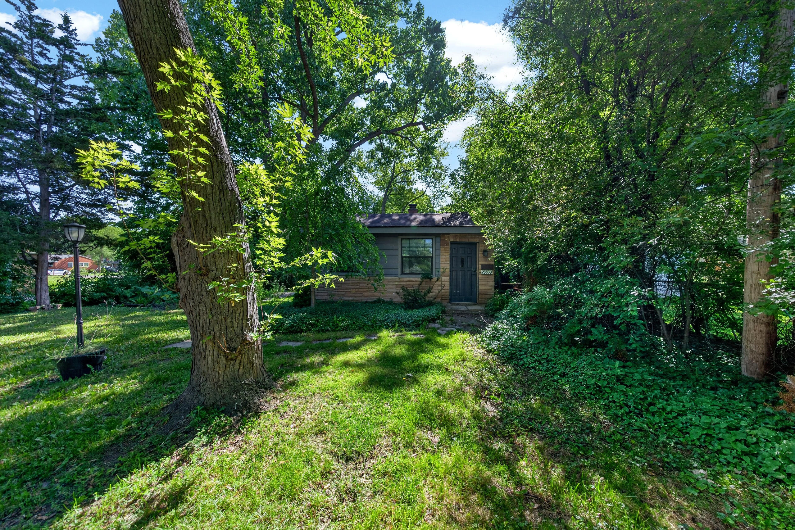 23830 Scotia Road Oak Park, MI 48237 - Photo 2 of 28 DSC01163