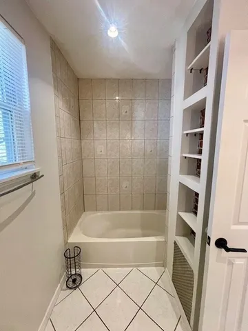 $2,600 | 92 Hyde Park Avenue, Unit 1, Boston, MA 02130