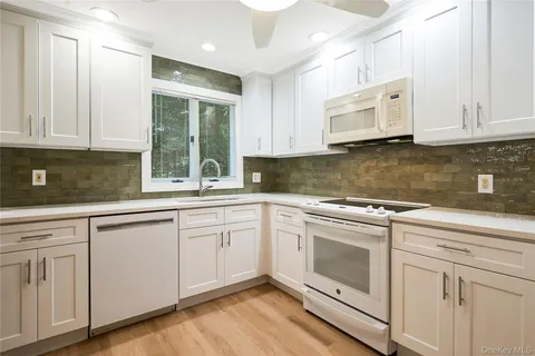 $775,000 | 12 Valley Circle, Miller Place, NY 11764