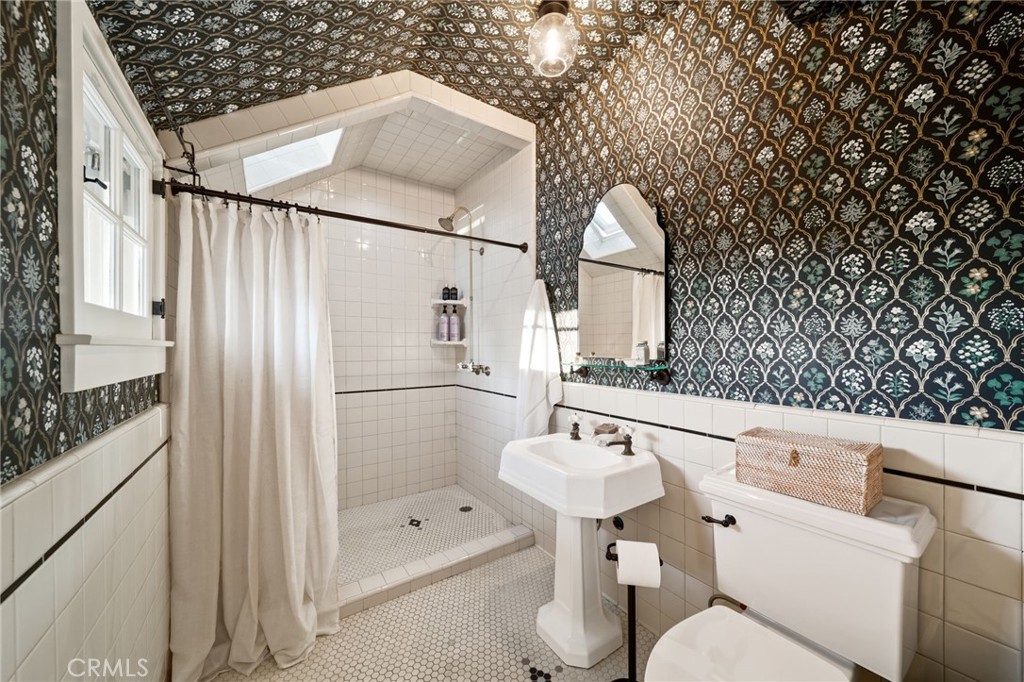 2609 Carlton Place Riverside, CA 92507 - Photo 40 of 75 Ensuite primary bath