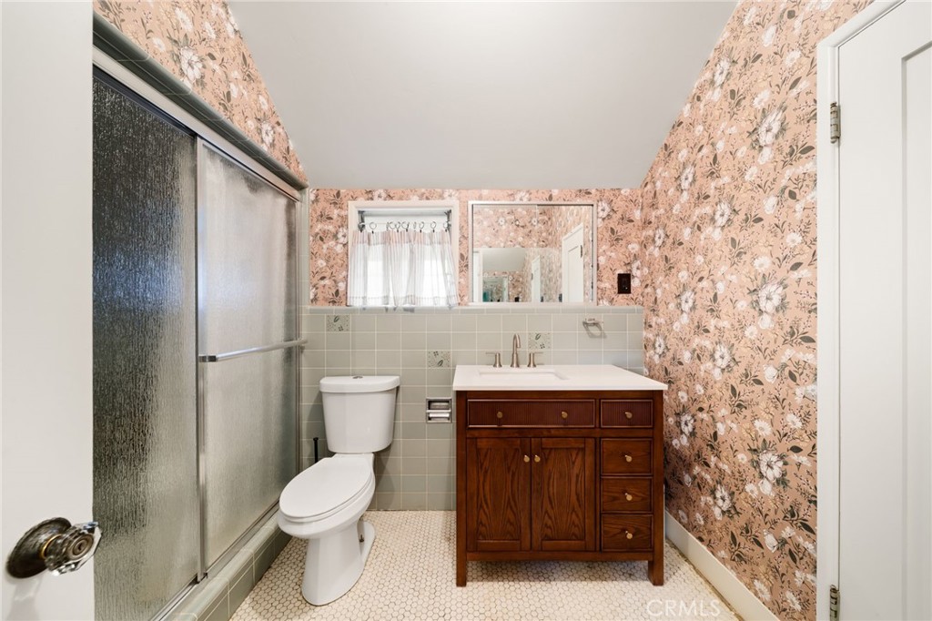 2609 Carlton Place Riverside, CA 92507 - Photo 48 of 75 Hall bathroom