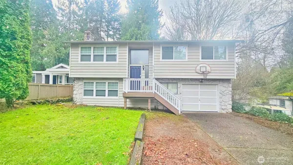 $3,500 | 2733 Northeast 94th Street, Seattle, WA 98115