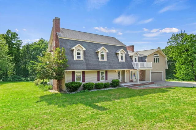 $1,025,000 | 4 Hilltop Drive, Hudson, NH 03051