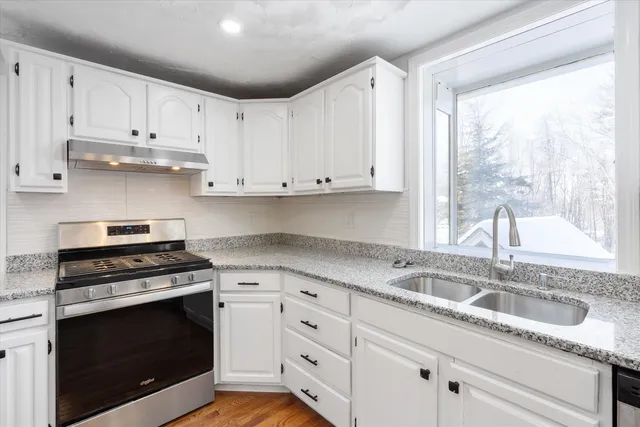 $1,025,000 | 4 Hilltop Drive, Hudson, NH 03051