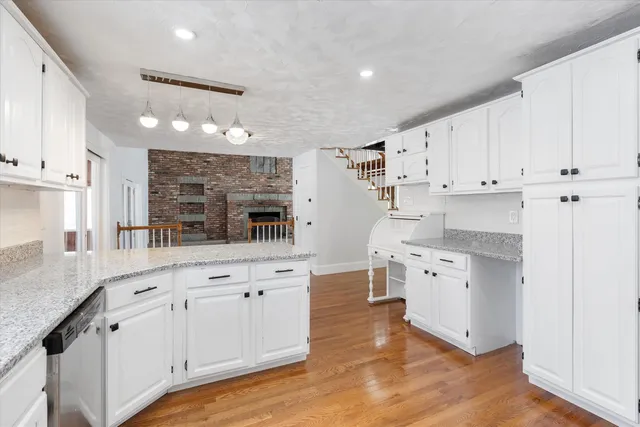 $1,025,000 | 4 Hilltop Drive, Hudson, NH 03051