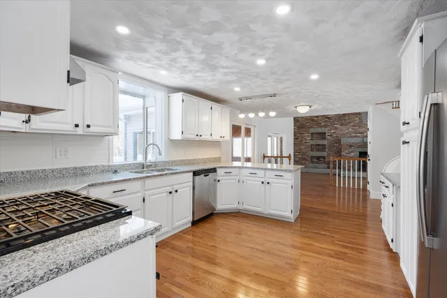 $1,025,000 | 4 Hilltop Drive, Hudson, NH 03051