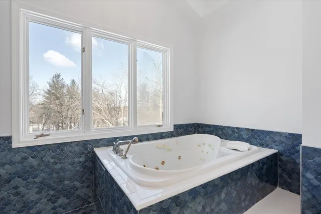 $1,025,000 | 4 Hilltop Drive, Hudson, NH 03051