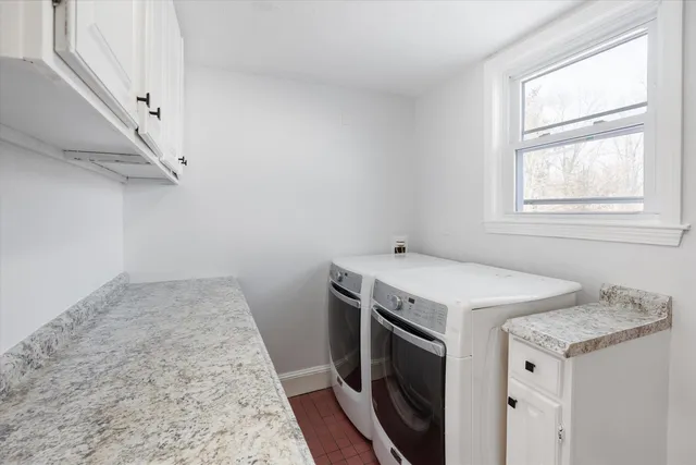 $1,025,000 | 4 Hilltop Drive, Hudson, NH 03051