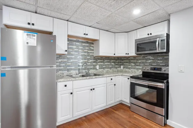 $1,025,000 | 4 Hilltop Drive, Hudson, NH 03051