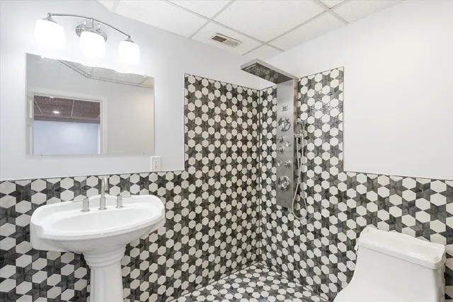 $1,025,000 | 4 Hilltop Drive, Hudson, NH 03051