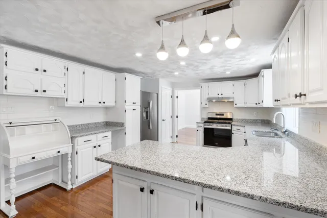 $1,025,000 | 4 Hilltop Drive, Hudson, NH 03051